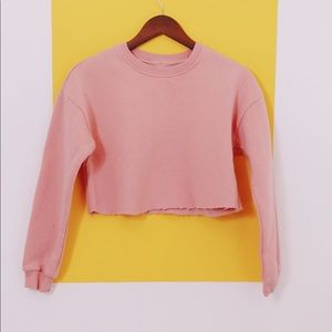 Pink crop sweatshirt with raw hem
